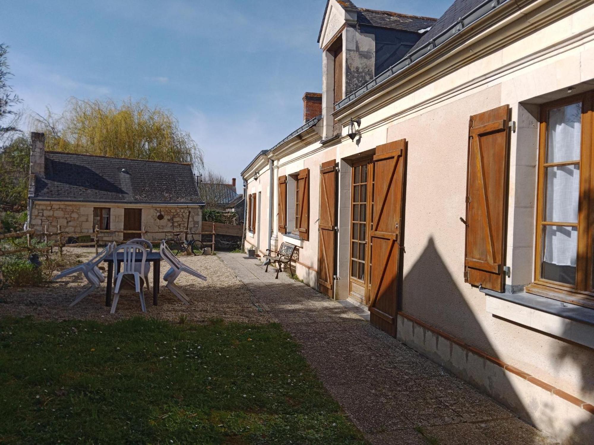 L'Ecole Buissonniere Villa Noyant-la-Plaine Exterior photo